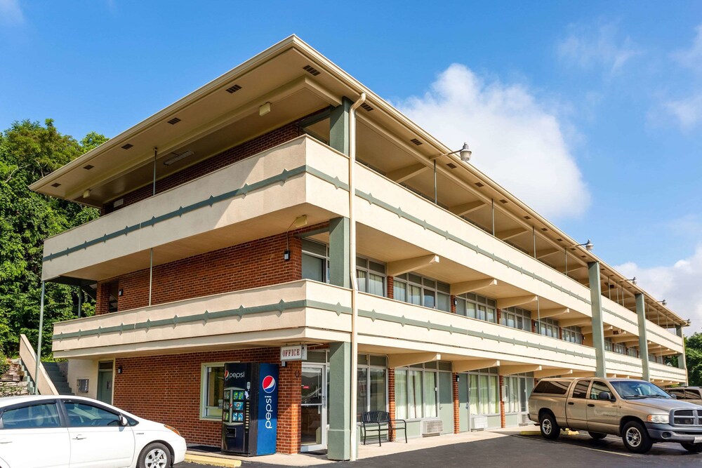 Rodeway Inn Renfro Valley - photo 2