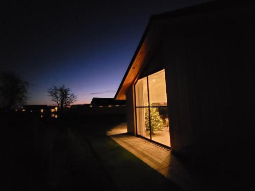 Blue Iris Cottage Ashlin Farm Barns — 4-Star Luxury Hotel in Lincoln, United Kingdom