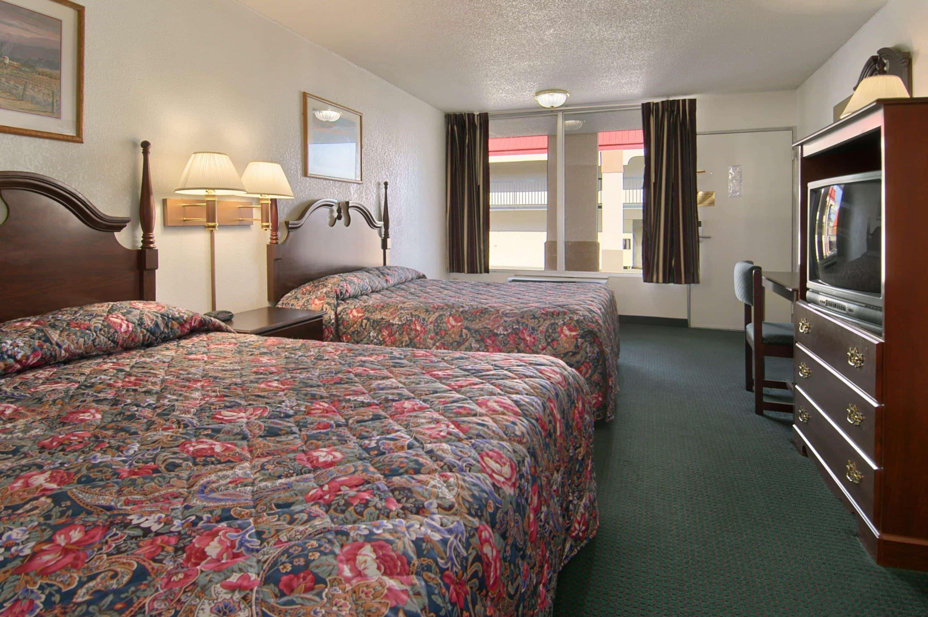 Super 8 by Wyndham Oklahoma Fairgrounds - photo 5