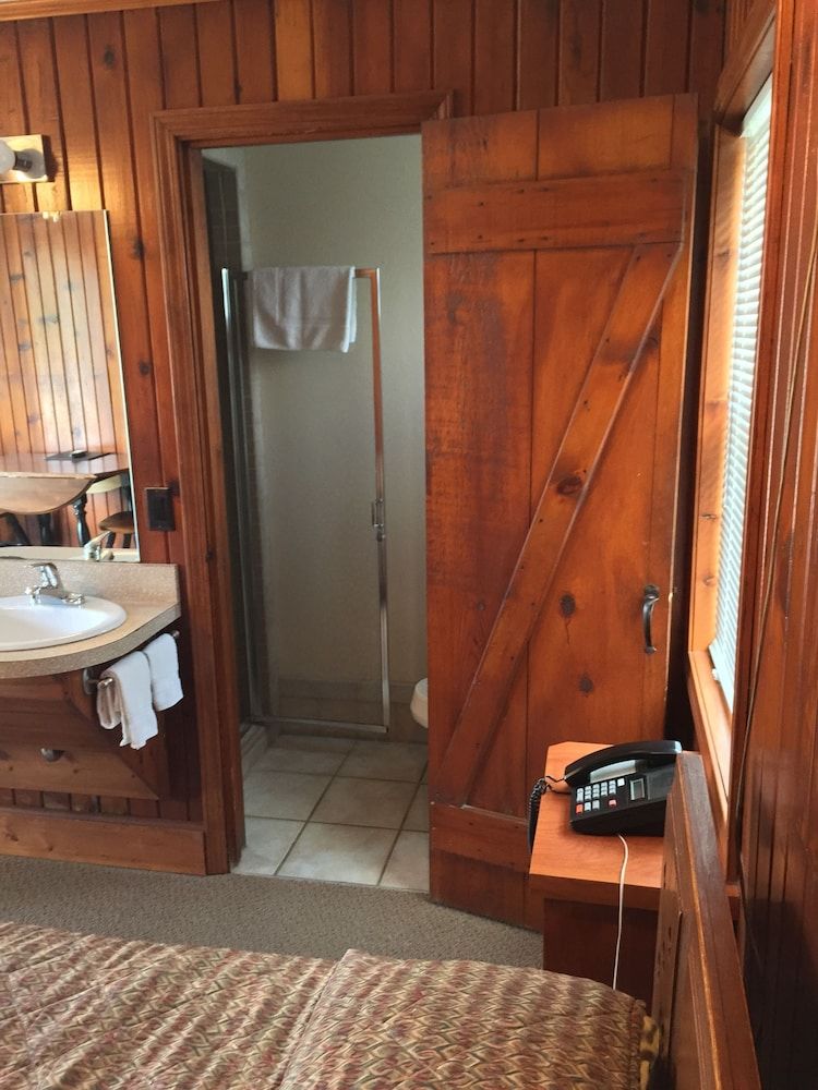 Evergreen Inn - photo 4