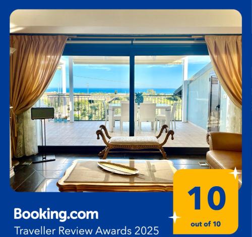 Attico elegante VISTA MARE Terrazza nel Blu — 4-Star Luxury Hotel in Pozzallo, Italy