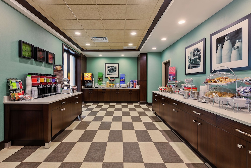 Hampton Inn & Suites Bend - photo 44