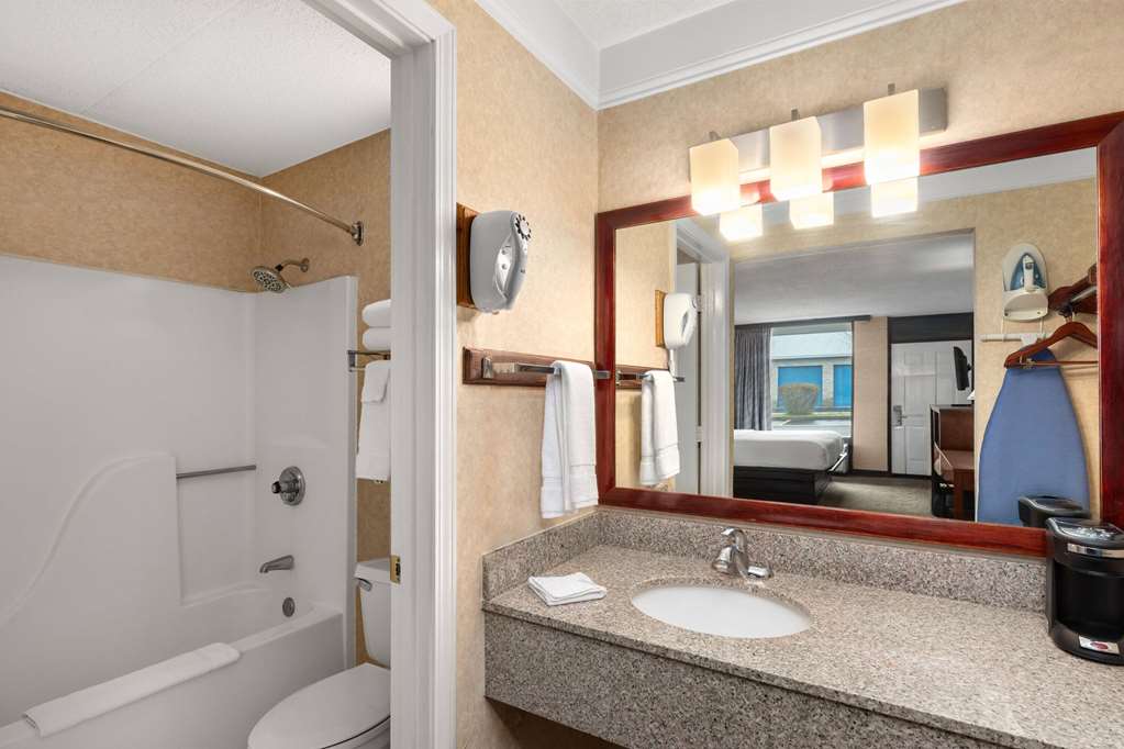 Days Inn by Wyndham Columbia Kentucky - photo 32