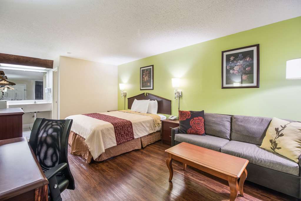 Rodeway Inn Bolivar - photo 9