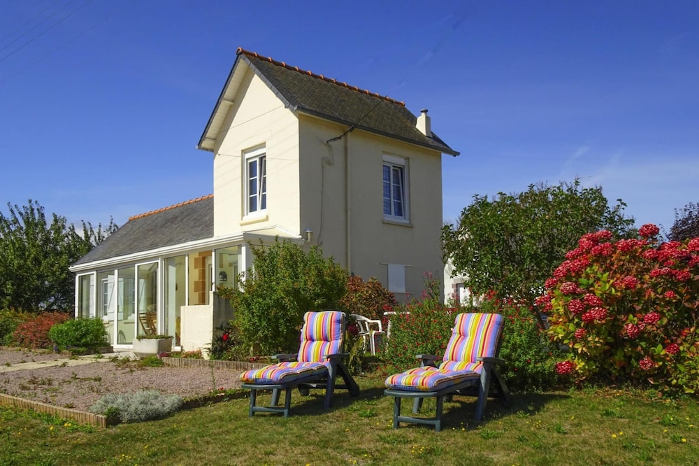 Holiday Home in Pleneuf Near Sandy Beaches — 4-Star Luxury Hotel in Pleneuf-Val-Andre, France