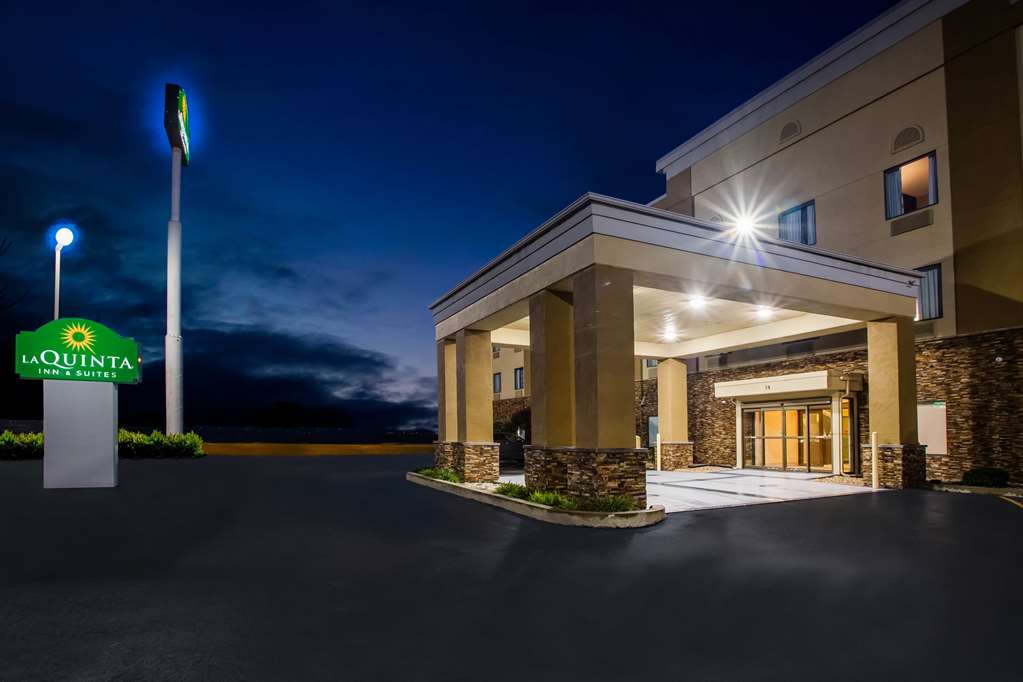 La Quinta Inn & Suites by Wyndham Pontoon Beach - featured photo