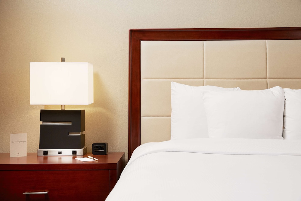 DoubleTree Suites by Hilton Hotel Cincinnati Blue Ash - photo 18