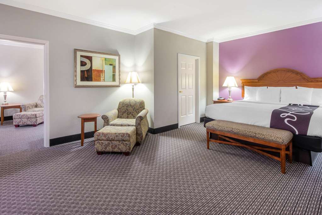 La Quinta Inn & Suites by Wyndham Gainesville - photo 23