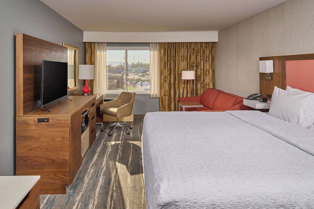 Hampton Inn Anchorage - photo 7