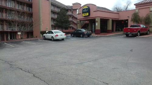America's Best Inn Birmingham Airport - photo 13