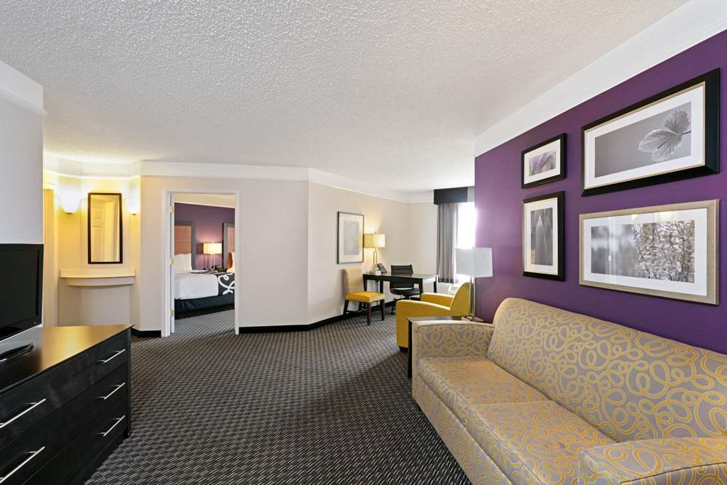 La Quinta Inn & Suites by Wyndham Phoenix Scottsdale - photo 36