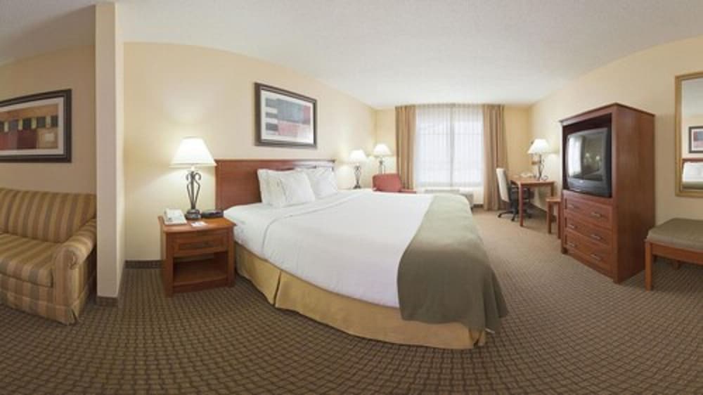 Holiday Inn Express & Suites Greenville by IHG - photo 12