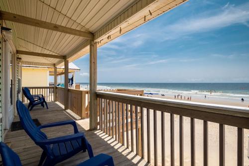 Absolute Beach by Oak Island Accommodations - photo 36