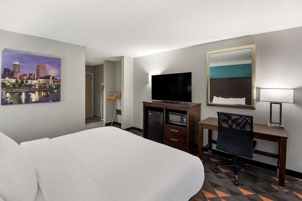 Clarion Pointe Indianapolis Northeast - photo 10