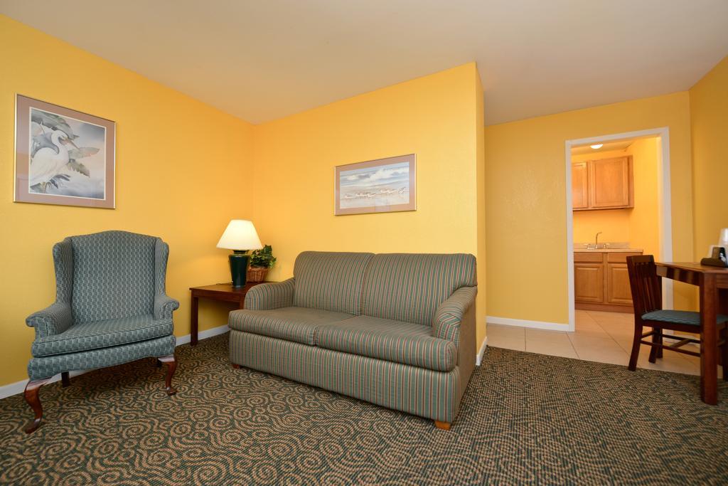 Econo Lodge Inn & Suites Fulton Rockport - photo 2