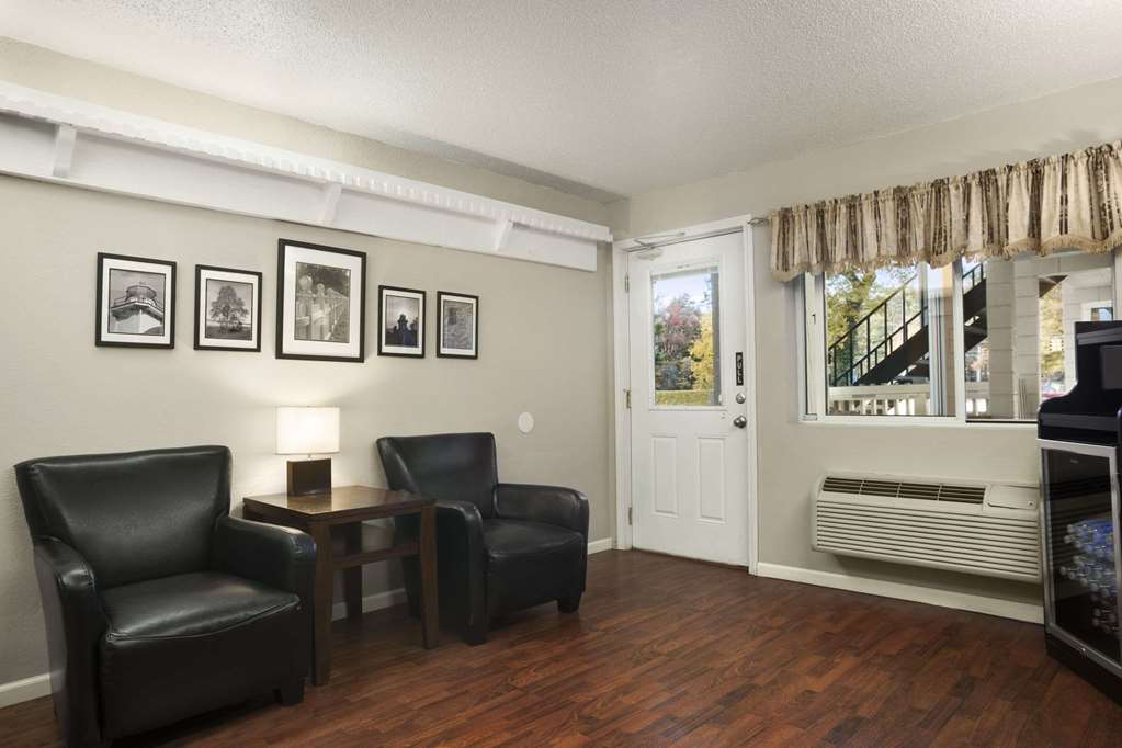 Travelodge by Wyndham Traverse City MI - photo 2