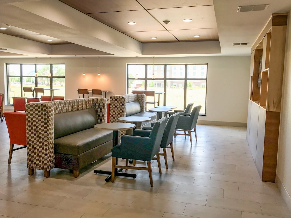 Holiday Inn Express & Suites Lubbock West by IHG - photo 21