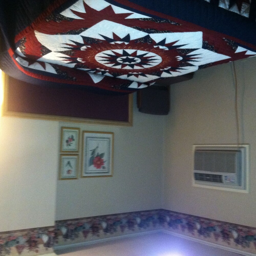 The Landmark Inn - photo 3