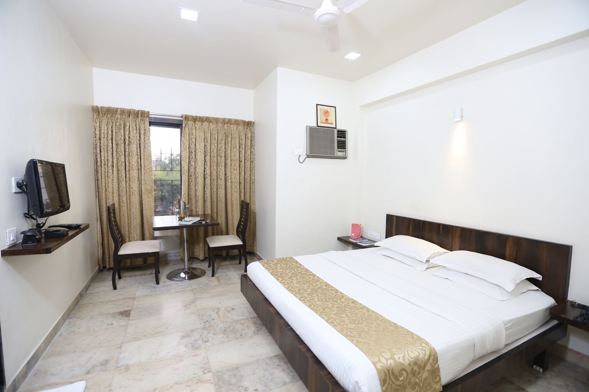 Hotel Lokesh - last minute hotel in Pune