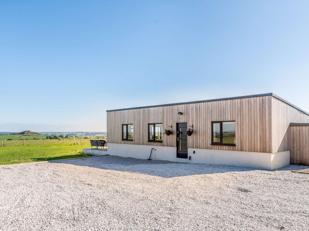 2 bed Modern Bungalow Outstanding Country Views
