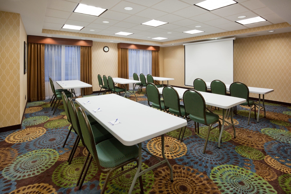 Holiday Inn Express & Suites Davenport by IHG - photo 39