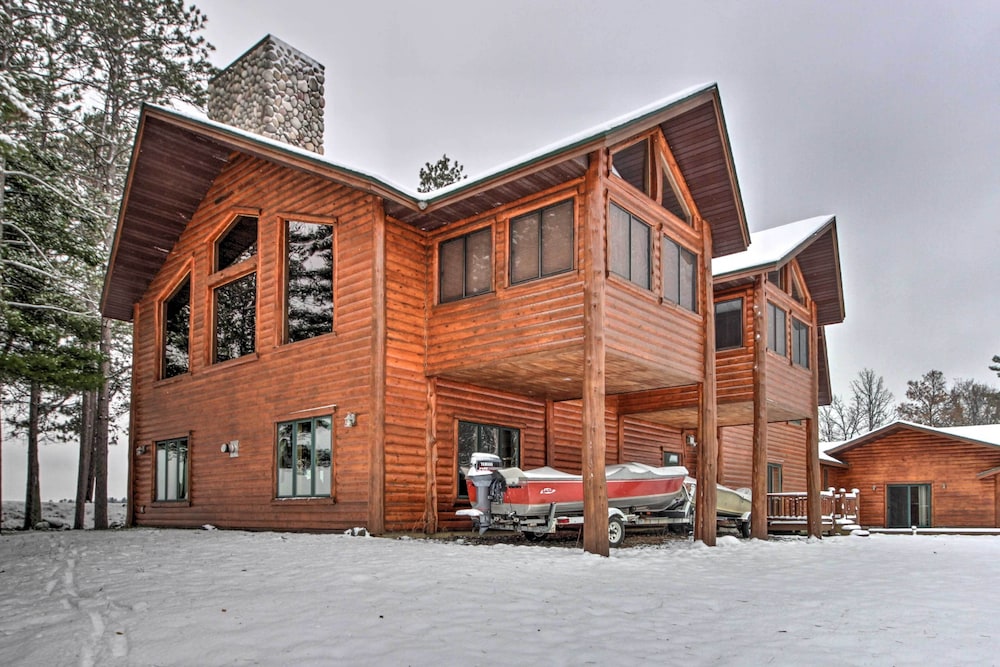 Dock Fire Pit and Beach Expansive Ruth Lake Home — 4-Star Luxury Hotel in Cross Lake, United States