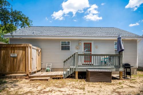 9th Street Sandy Feet by Oak Island Accommodations - photo 36
