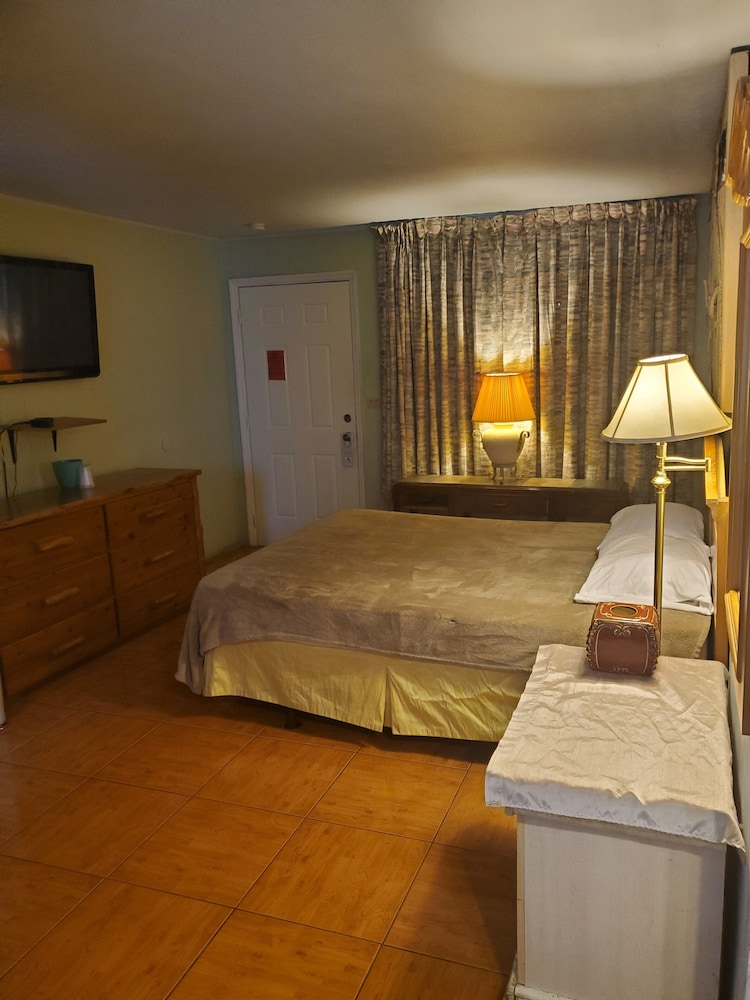 Conty's Motel - photo 25