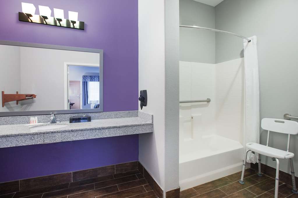 Super 8 by Wyndham Carthage TX - photo 13