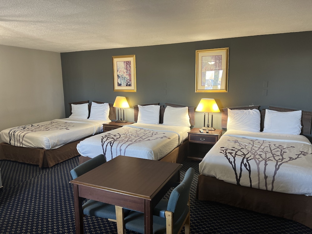 Greensburg Inn - photo 9