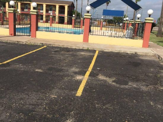 Executive Inn Mercedes - photo 5