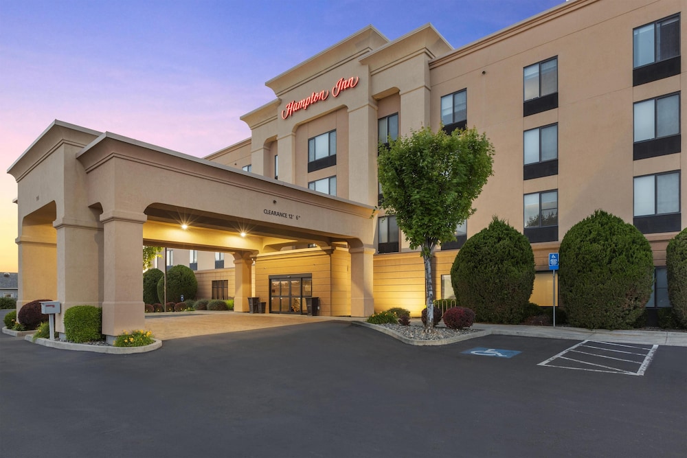 Hampton Inn Pendleton - photo 30
