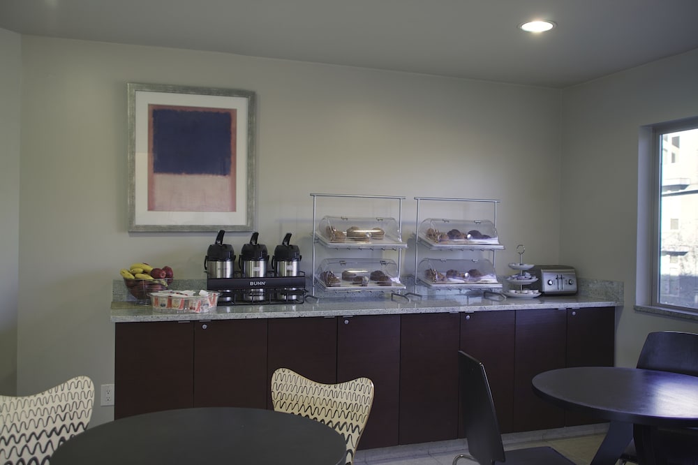 Aladdin Inn & Suites - photo 30