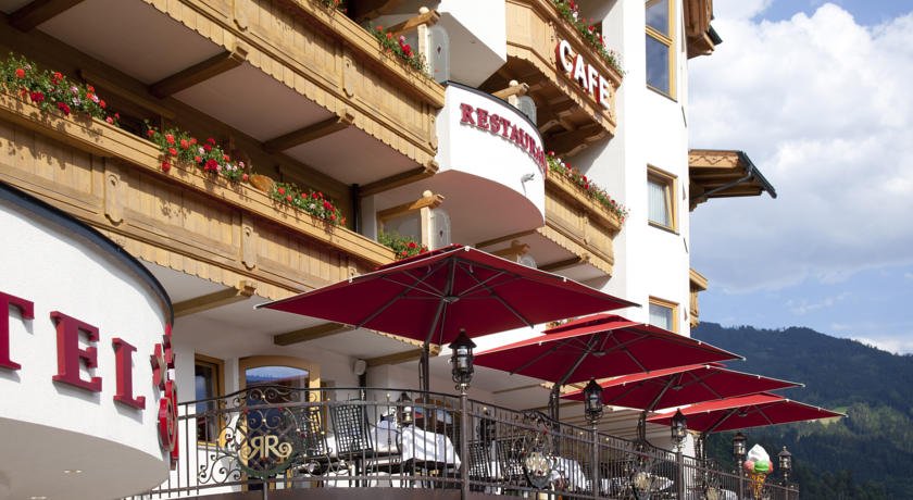 Hotel Riedl im Zillertal — 4-Star Luxury Hotel in Stumm, Austria