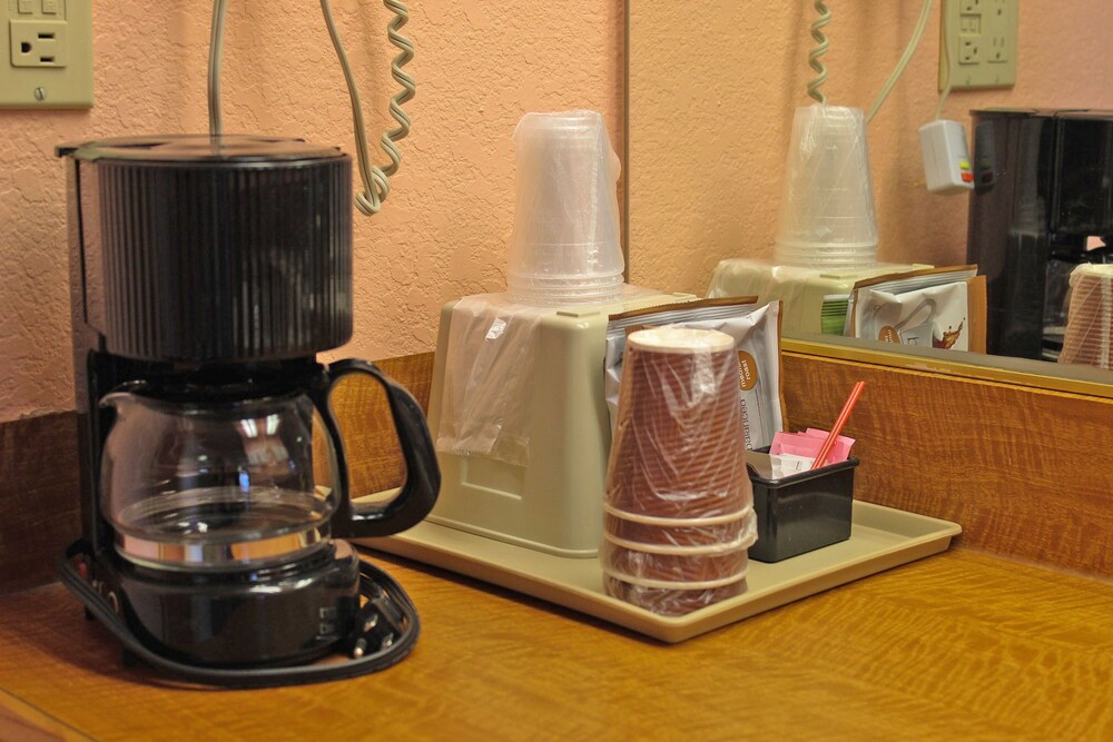 America's Best Inn & Suites Hawthorne - photo 13
