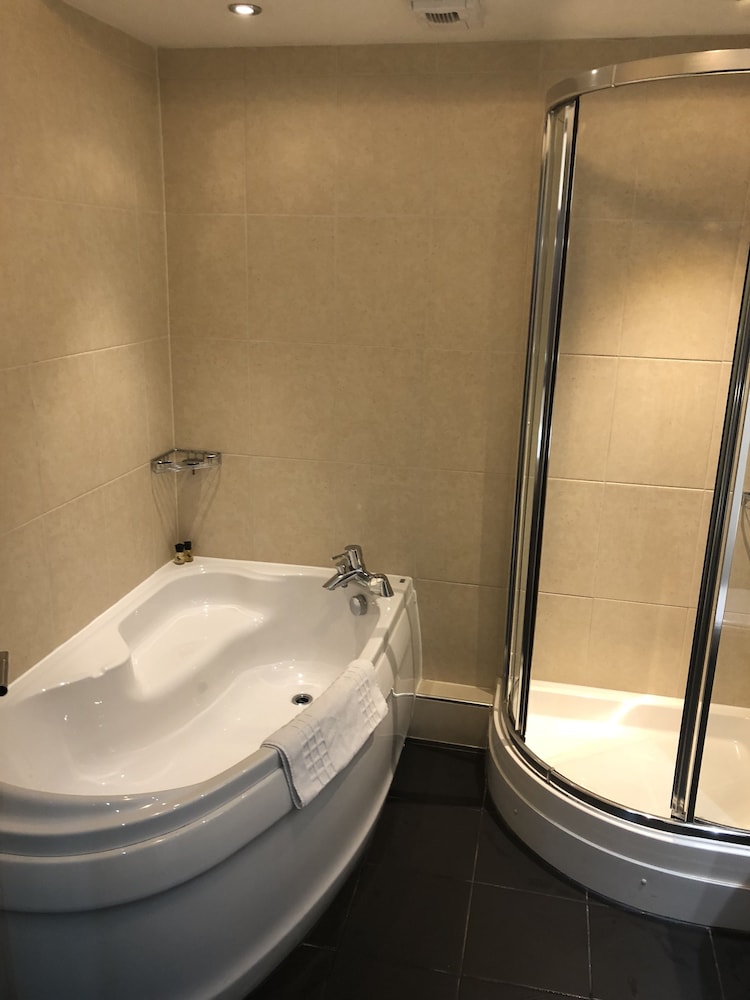 The Bluebell Hotel — Neath — photo 4