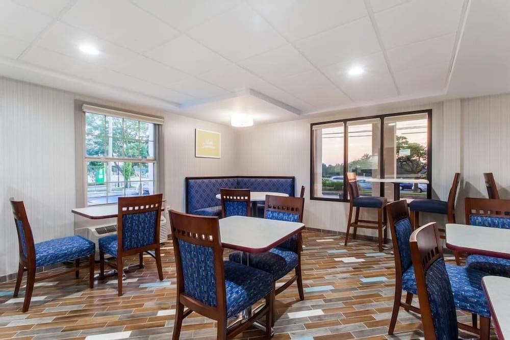 Days Inn by Wyndham Newark Wilmington - photo 15
