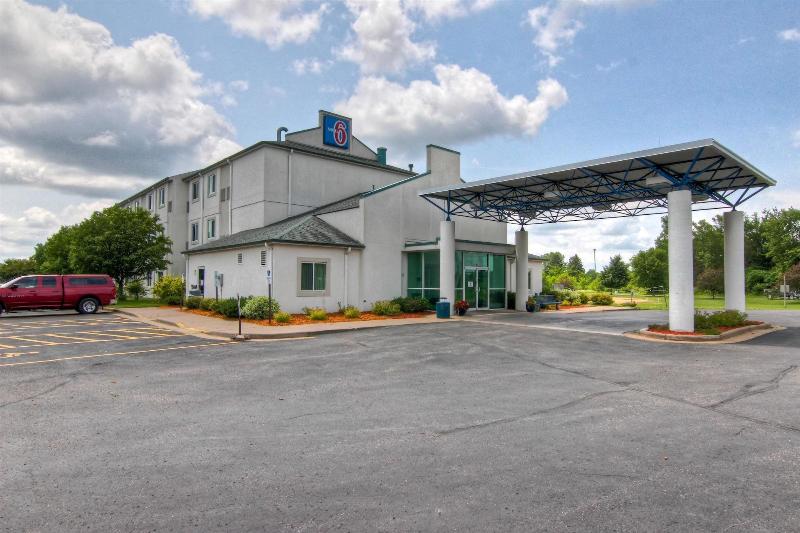 Motel 6 Menomonie WI - featured photo