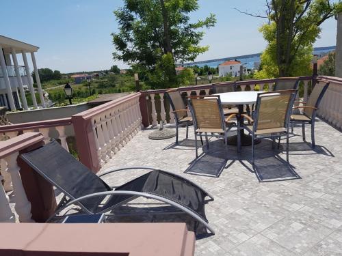 Apartment in Privlaka with balcony air conditioning WiFi dishwasher 878 1 — 4-Star Luxury Hotel in Privlaka, Croatia
