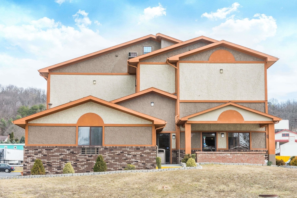 Super 8 by Wyndham Bedford Pennsylvania - featured photo