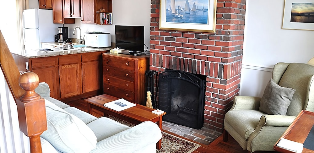 Brant Point Courtyard - photo 11