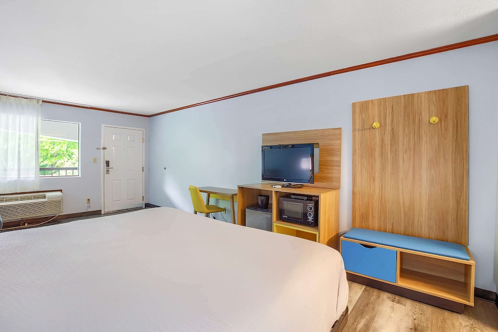 Days Inn by Wyndham Foley - photo 6