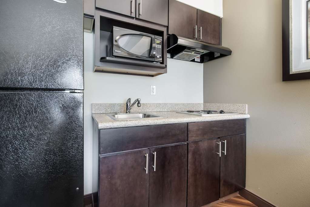 La Quinta Inn & Suites by Wyndham Auburn - photo 25