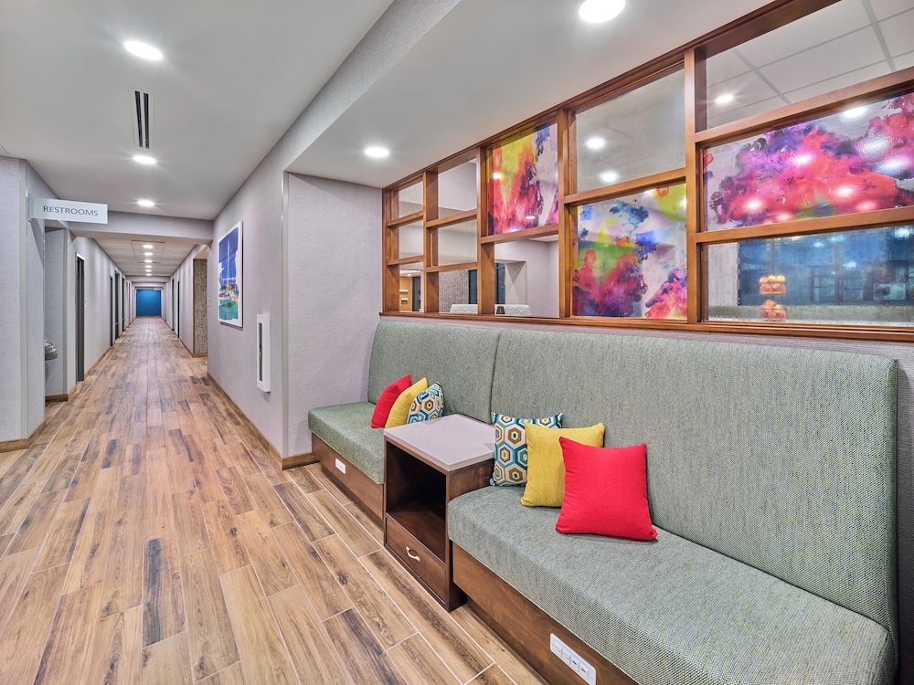 Hampton Inn by Hilton Omaha UN Medical Center Area - photo 3