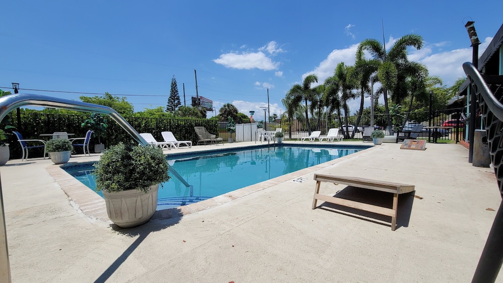 Sunny Palms Inn - photo 29