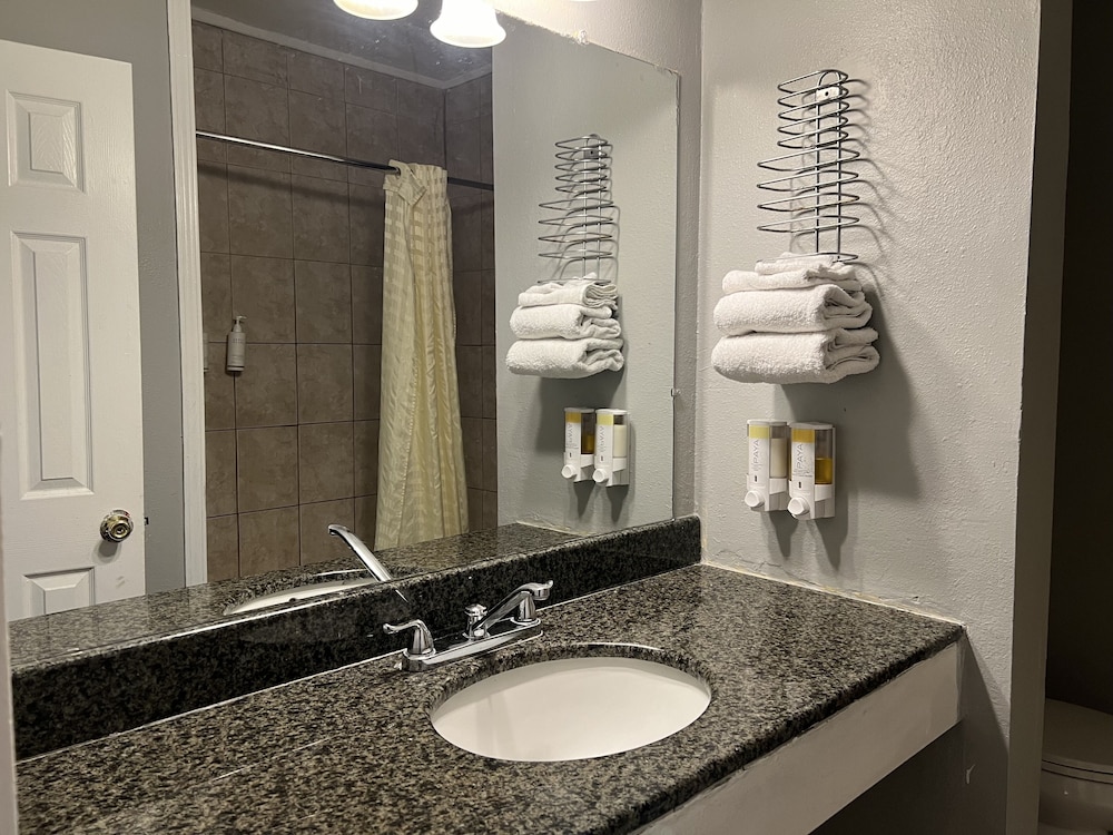 Hometown Inns North Hills - photo 10