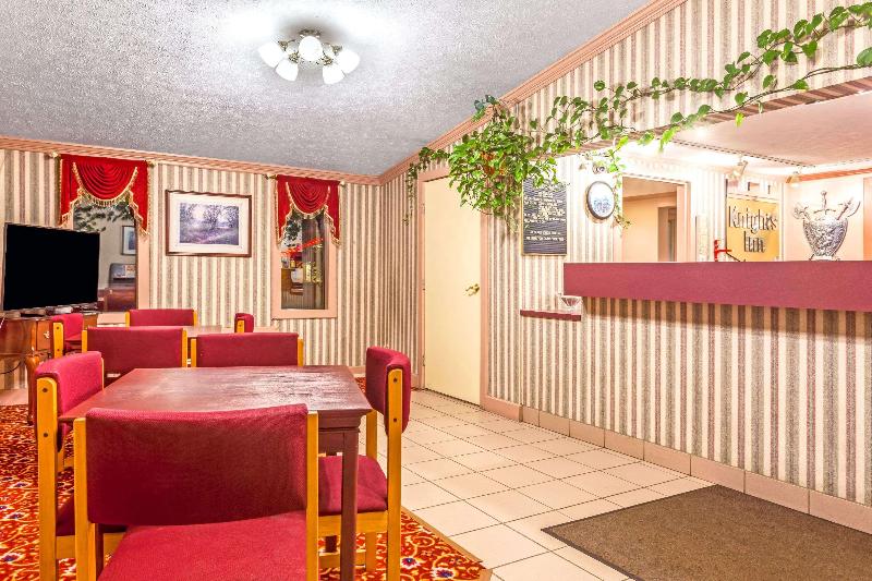 Knights Inn Seymour - photo 11