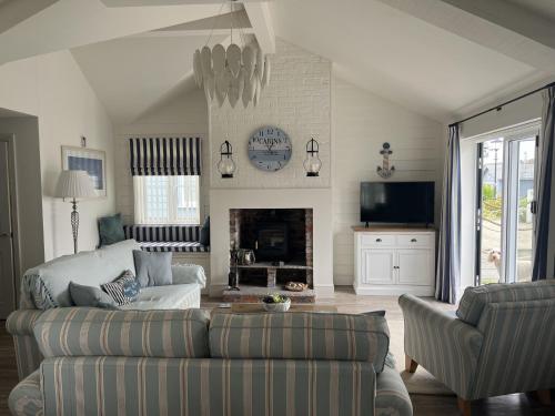 Seashell Cove The Bay 2 bedrooms with ensuites parking for 2 cars 2 dogs welcome