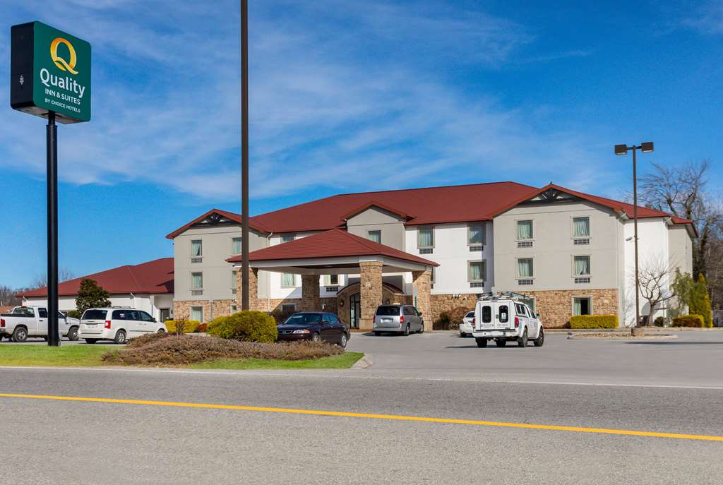 Quality Inn & Suites Monterey I 40 in Monterey, United States