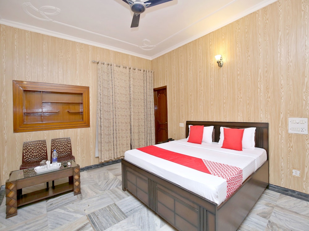 OYO 14030 Cheema Holiday Homes